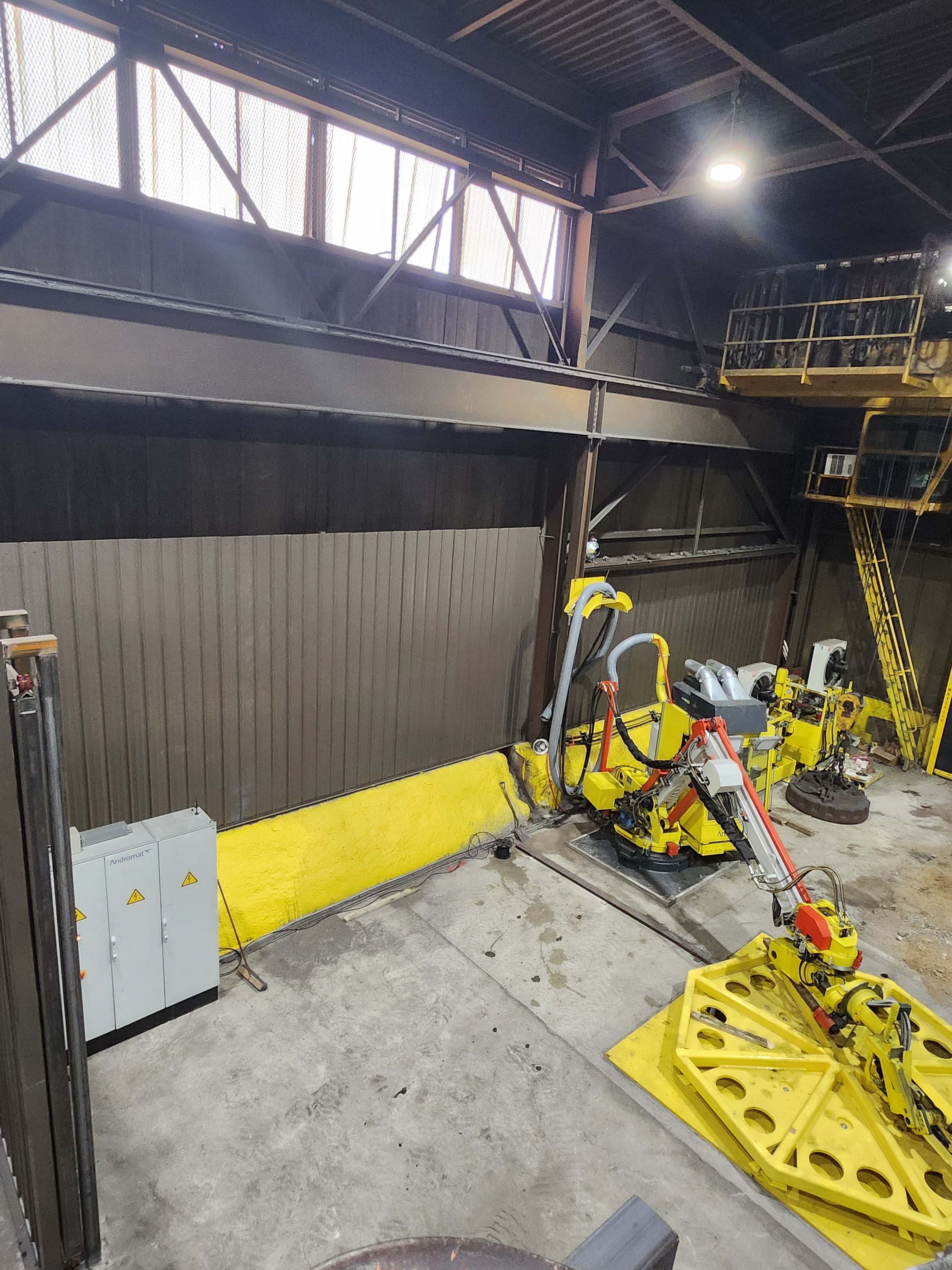 ANDROMAT® Turn-Tip-Table installation in foundry